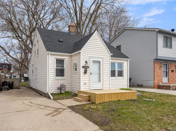 20461 Hollywood St, Harper Woods, MI 48225