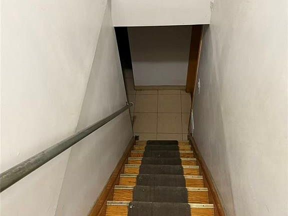 5th image of 844 39th St