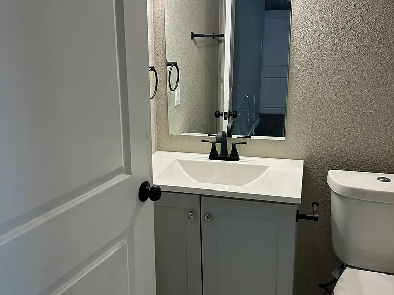 2815 Hedgerow Dr — Photo 6