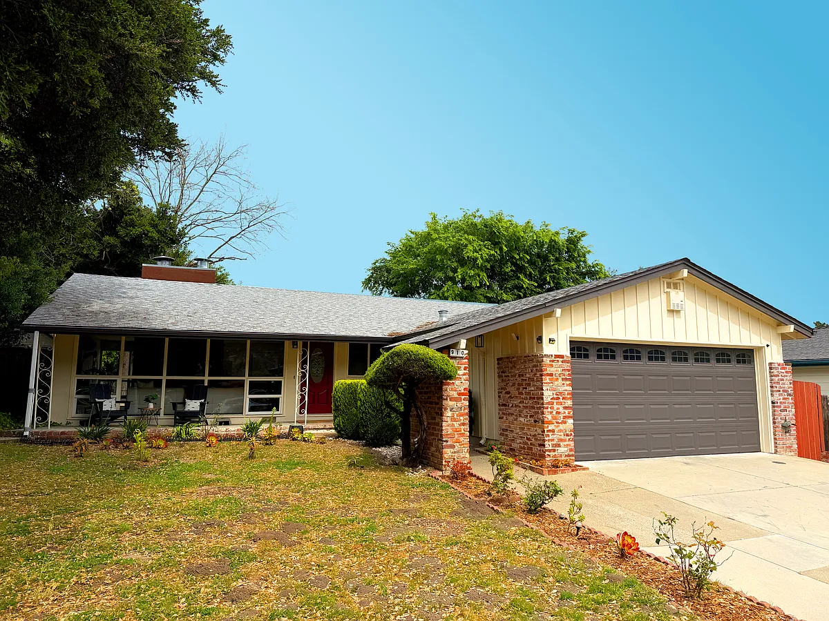Building Photo - 910 Helen Dr