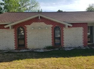701 Country Ln, Grand Prairie, TX 75052