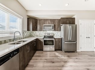 115 Lucas Blvd NW, Calgary, AB T3P1H8