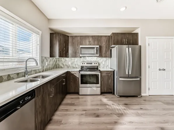 115 Lucas Blvd NW, Calgary, AB T3P 1H8