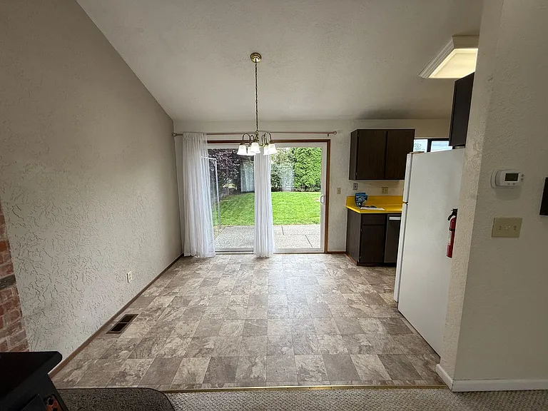 83 NW Nichols Ave — Photo 5