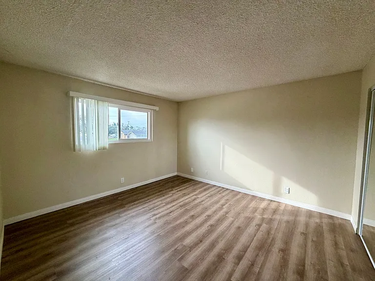 1675 Chapel Dr — Photo 13