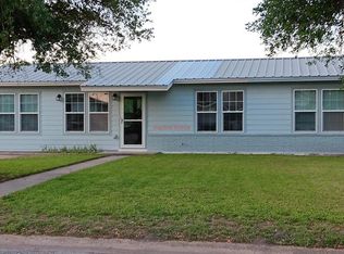 220 Edwards St, Refugio, TX 78377