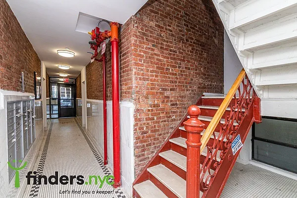 Rented by Clove Realty LLC | media 8