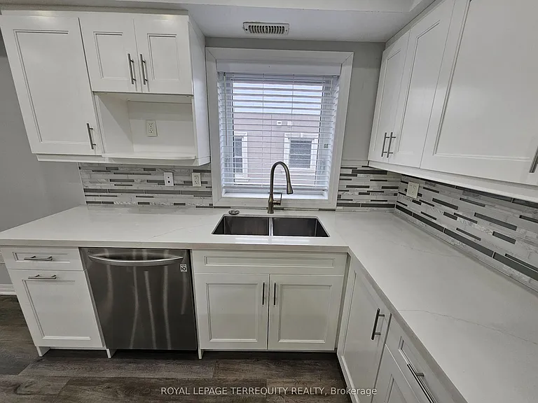 3392 Lake Shore Blvd W — Photo 23