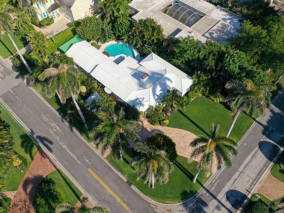 4th image of 143 Seabreeze Avenue