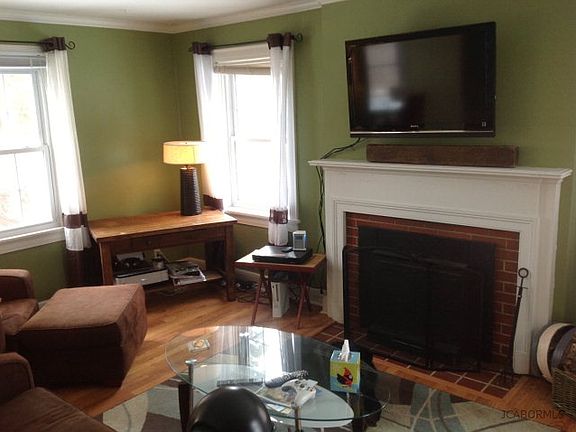 3rd image of 1009 Holly Dr