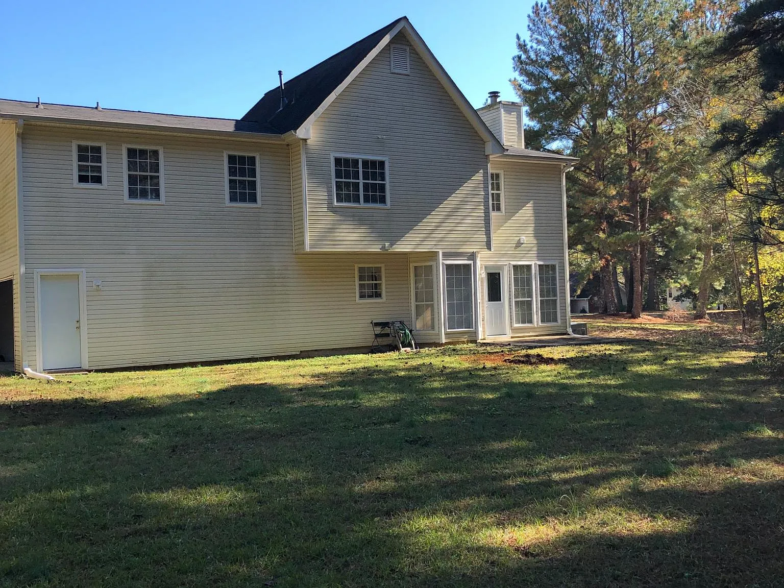 4 bed, 2.5 bath, 1800 sqft, $2,500 — Photo 3