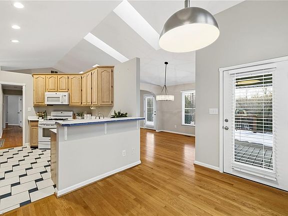3rd image of 1805 Lynwood Dr