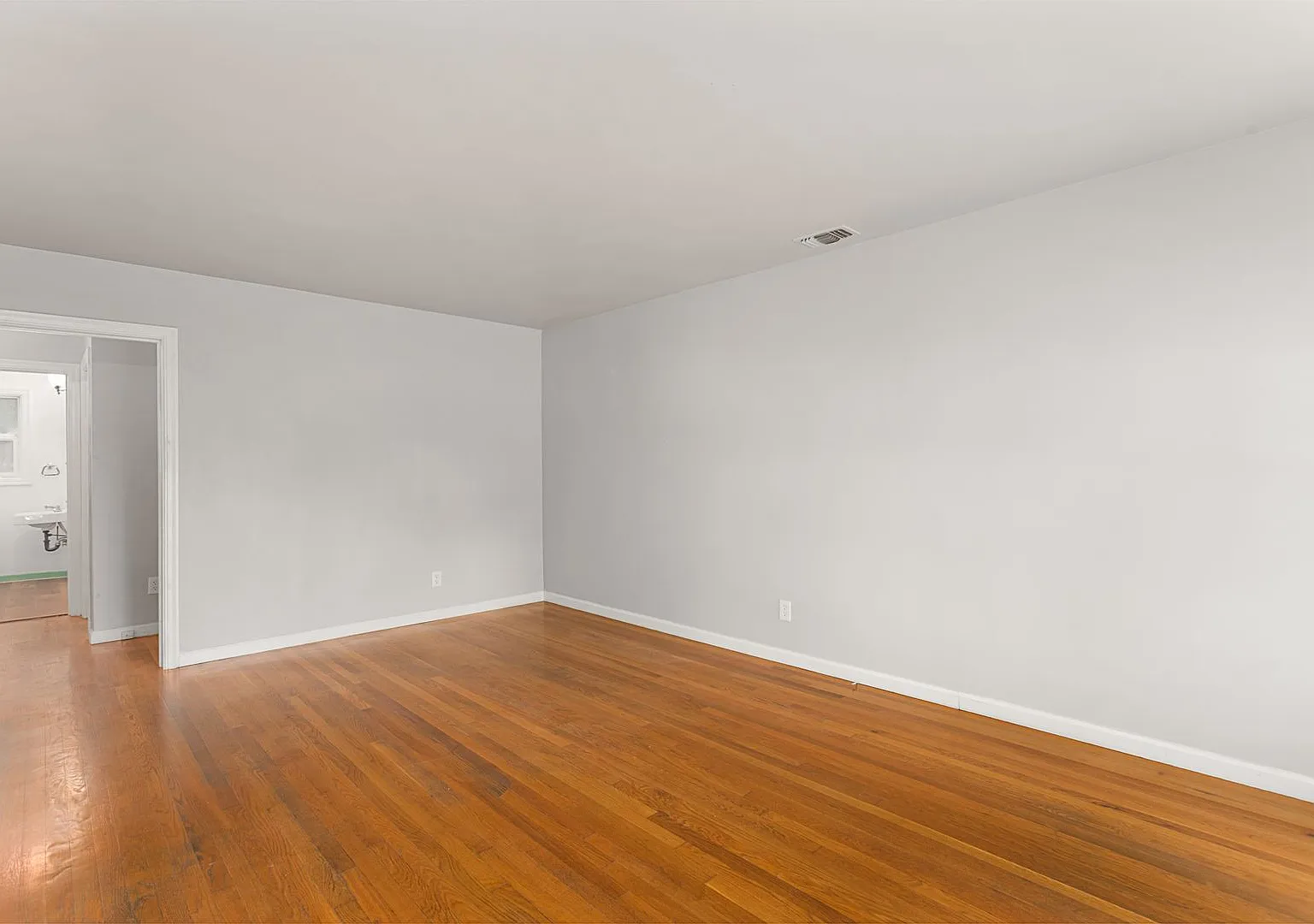 Heart of Sacramento ~~Duplex for RENT! — Photo 4