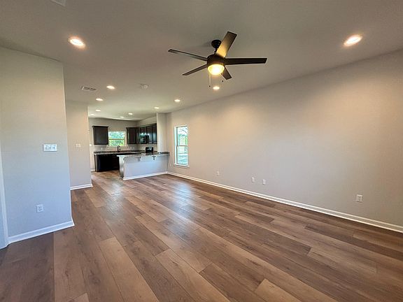 2nd image of 438 Wagon Wheel Dr