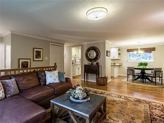 3rd image of 4084 Circle Dr
