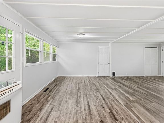 4th image of 6108 N Charlotte St