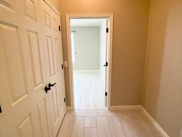 38205 W Montserrat St — Photo 19