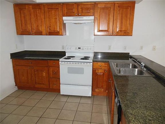 4th image of 321 Kenilworth St