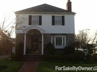 5802 213th St, Oakland Gardens, NY 11364