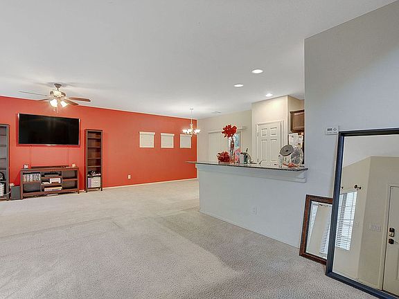 4th image of 9567 Vega Carpio Ave