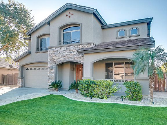 3rd image of 1833 E San Carlos Pl