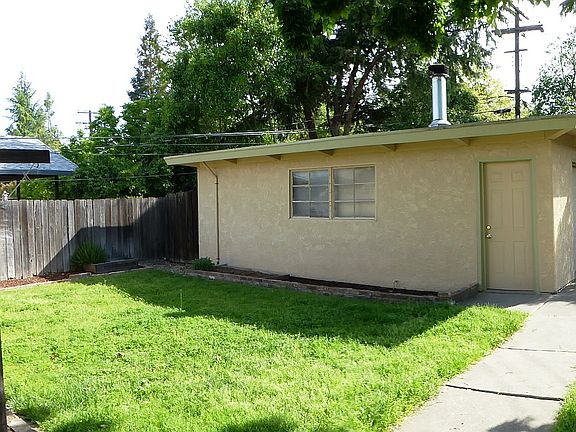 4th image of 2841 Berkshire Way