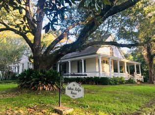 215 Arlington Ave, Natchez, MS 39120