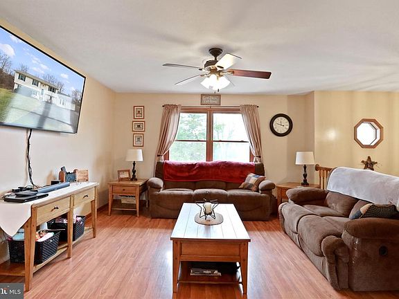 5th image of 304 Chenoweth Dr