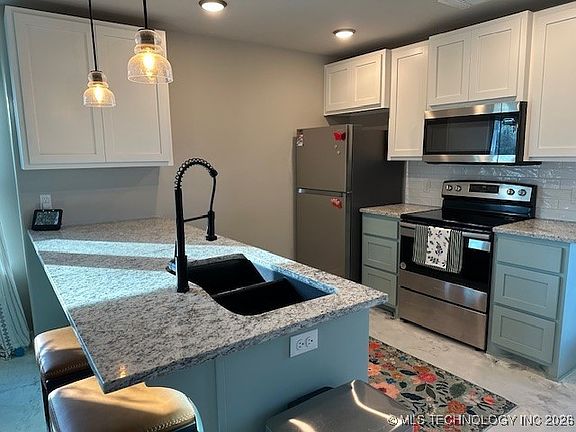 2nd image of 35 W Main St