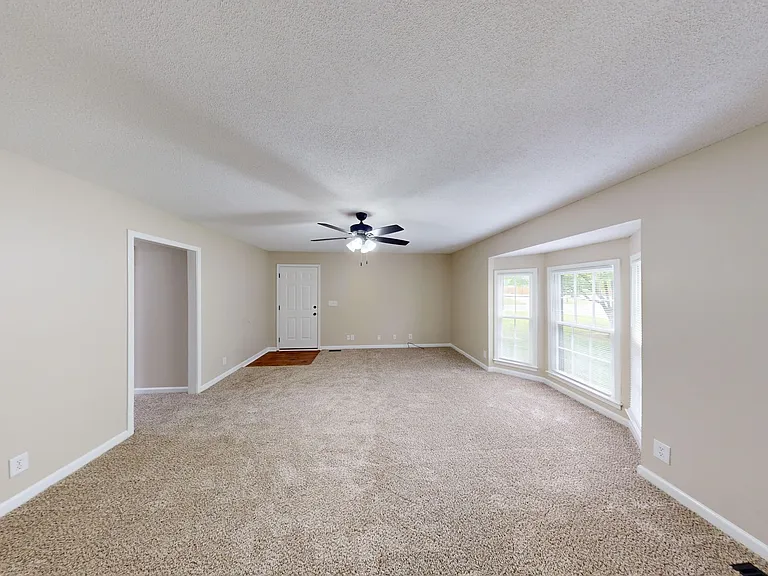 1487 Nichols Dr — Photo 2