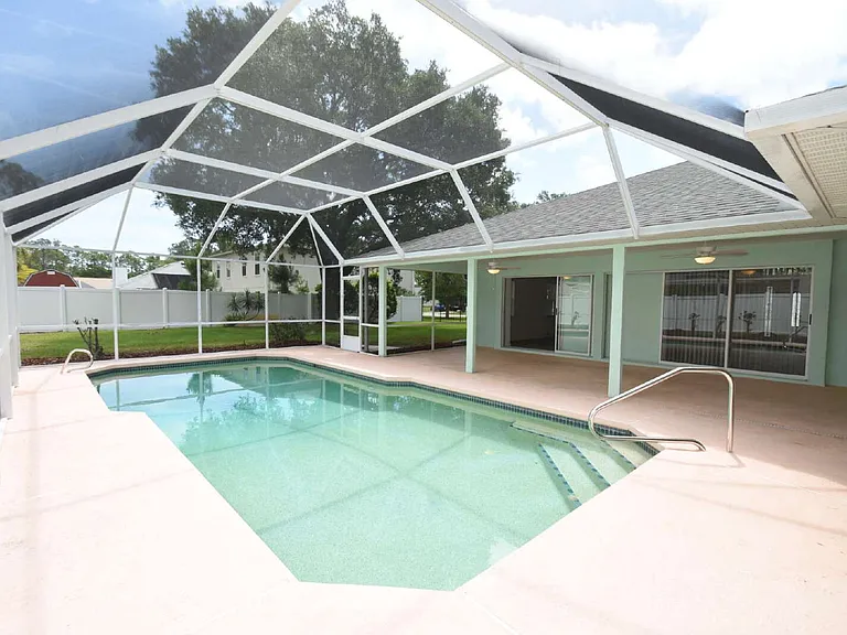 33 Poinsettia Ln — Photo 11