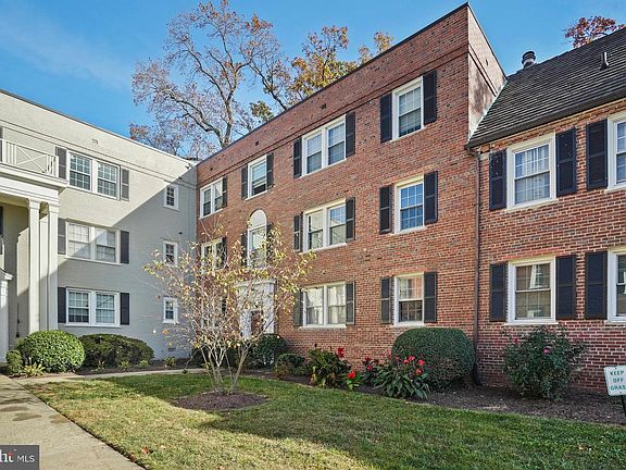 5th image of 3814 V St SE APT 201