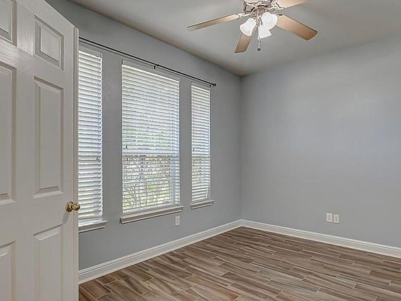 3rd image of 7210 Menlo Creek Ct