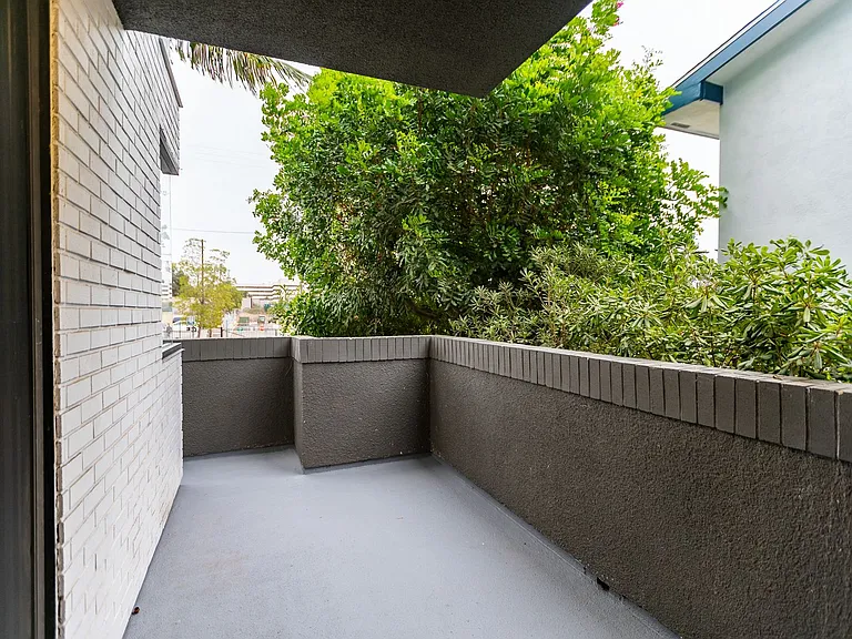 1223 Federal Ave — Photo 68