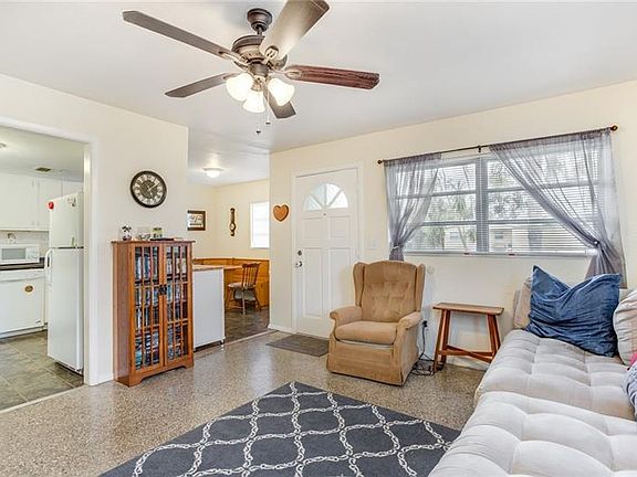 3rd image of 2718 Paine Ln