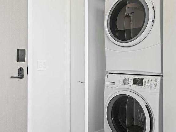 3rd image of 720 N Milwaukee Ave #2105