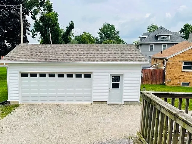 5 bed, 3096 sqft, $2,300 — Photo 4