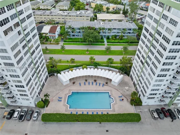 2100 W Sans Souci Blvd #E1, Miami, FL 33181