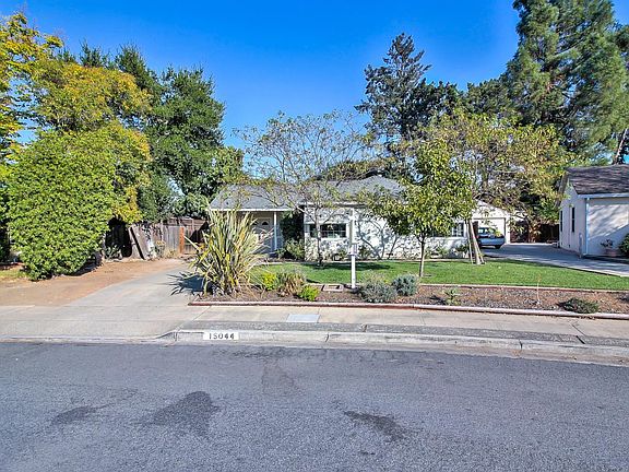3rd image of 15044 Charmeran Ave