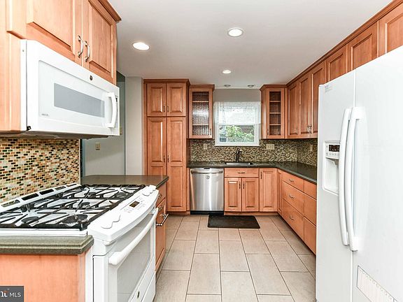 5th image of 3015 Fairmont St