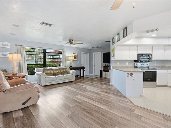 5th image of 516 Roosevelt AVE
