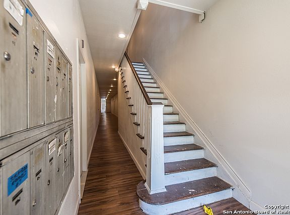 2nd image of 512 E Dewey Pl APT 02