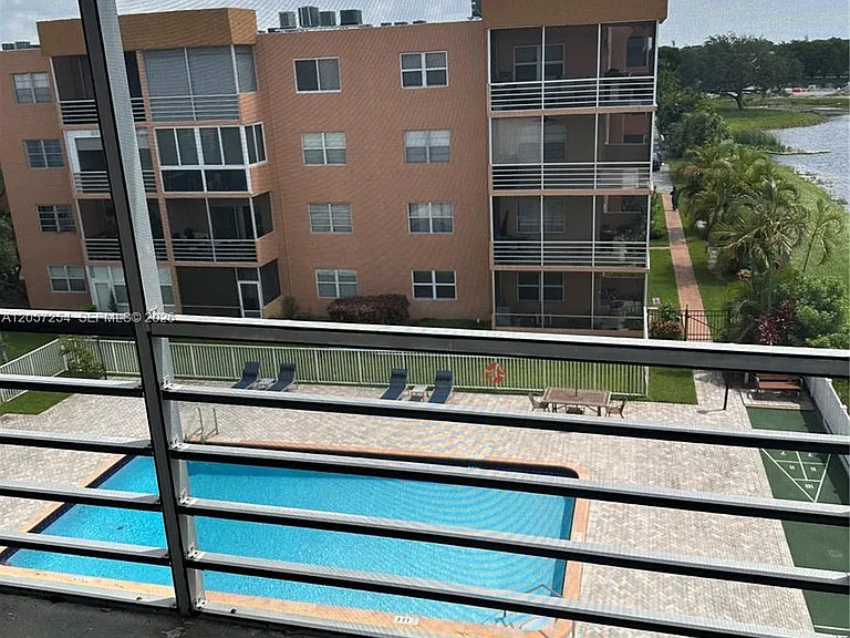 3048 E Sunrise Lakes Dr #421 — Photo 5