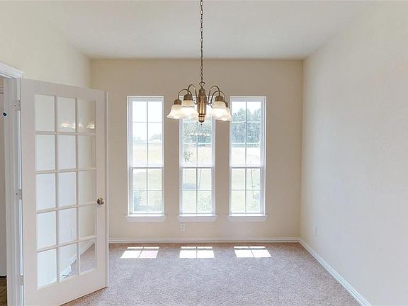 4th image of 170 Holly Dr