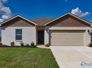 111 Tea Tree Ct, Hazel Green, AL 35750