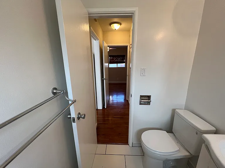 435 W Windsor Rd #B — Photo 10