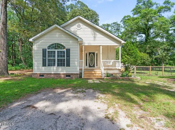 8 Summer Field Ct, Beaufort, SC 29907