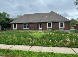 18000 E Dakota Dr, Independence, MO 64056