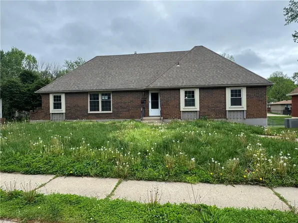 18000 E Dakota Dr, Independence, MO 64056