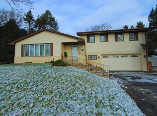 4724 W 70th St, Edina, MN 55435